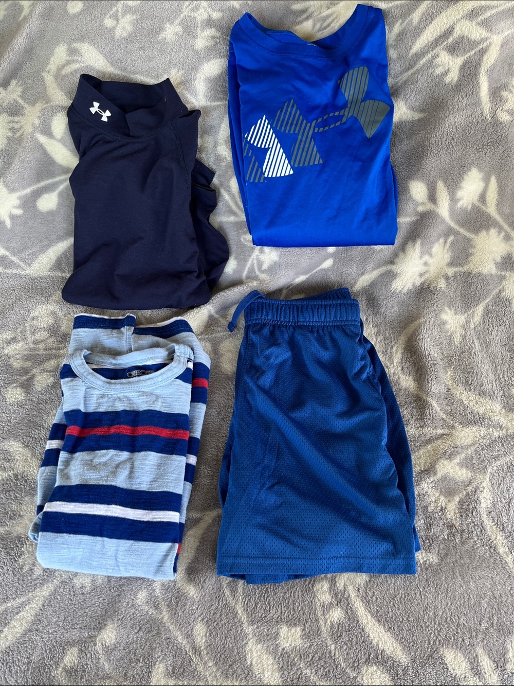 Boys Under Armour Athletic Bundle - Shorts & 3 tops Sz L Youth
